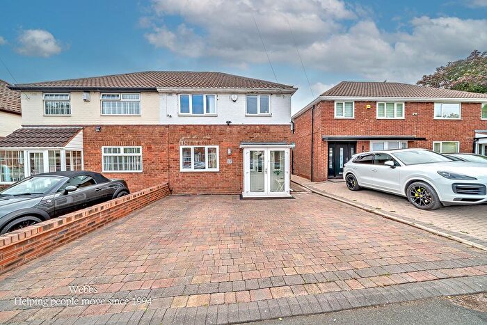 3 Bedroom Semi-Detached House For Sale In Maple Drive, Walsall, WS5