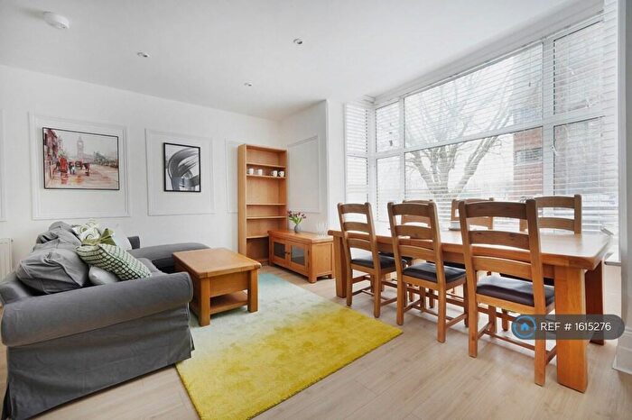 2 Bedroom Flat To Rent In High Road, London, N2