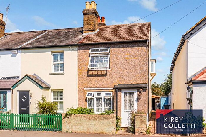 2 Bedroom End Of Terrace House For Sale In Old Highway, Hoddesdon, EN11