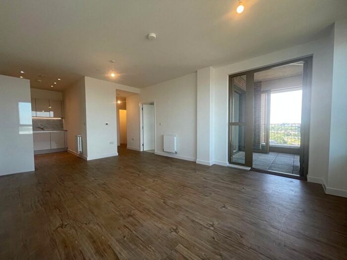 1 Bedroom Flat To Rent In Bermondsey Heights, London, SE15