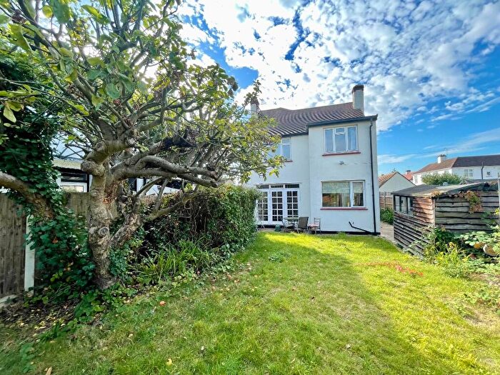 4 Bedroom Detached House For Sale In Marine Estate, Leigh-On-Sea, Essex, SS9
