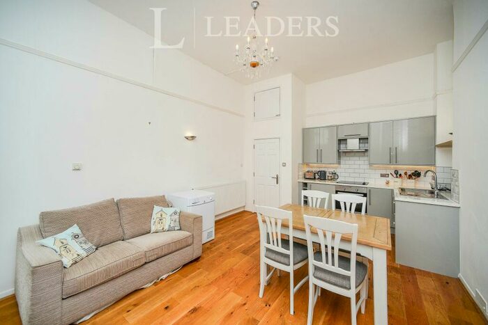 2 Bedroom Apartment To Rent In St Aubyns, Hove, BN3