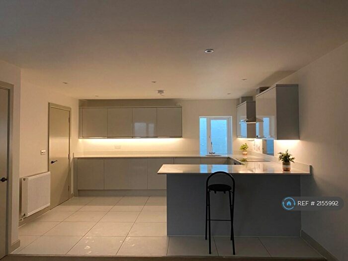 2 Bedroom Flat To Rent In Gerrards Cross, Gerrards Cross, SL9