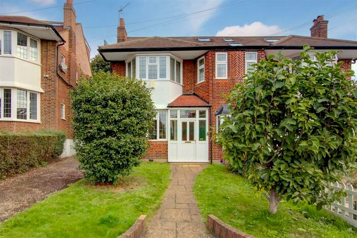 4 Bedroom Semi-Detached House To Rent In Mandeville Road, Southgate, N14