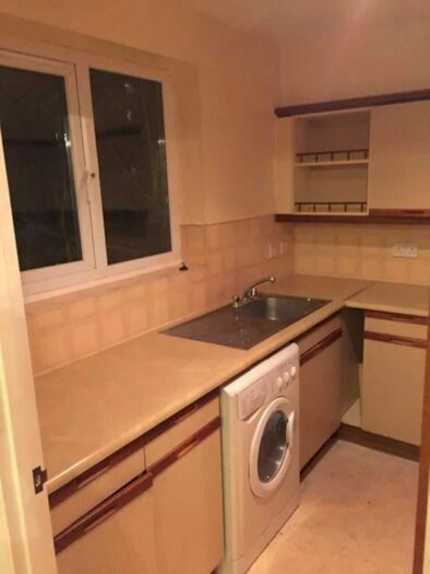2 Bedroom Flat To Rent In Frensham Close, Southall UB1