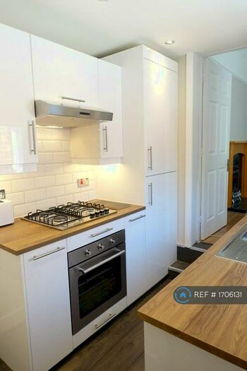 3 Bedroom Flat To Rent In Lansdowne Terrace, North Shields, NE29
