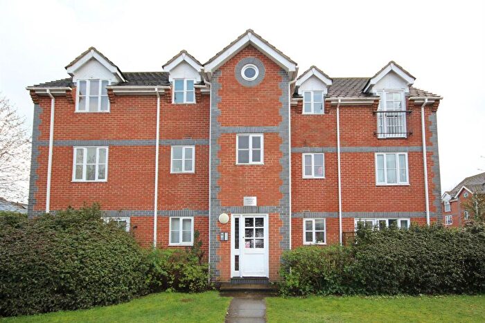 1 Bedroom Flat For Sale In The Beeches, Woodhead Drive, Cambridge, CB4