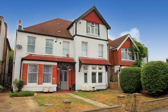 1 Bedroom Flat To Rent In Avenue South, Surbiton, Surrey, KT5