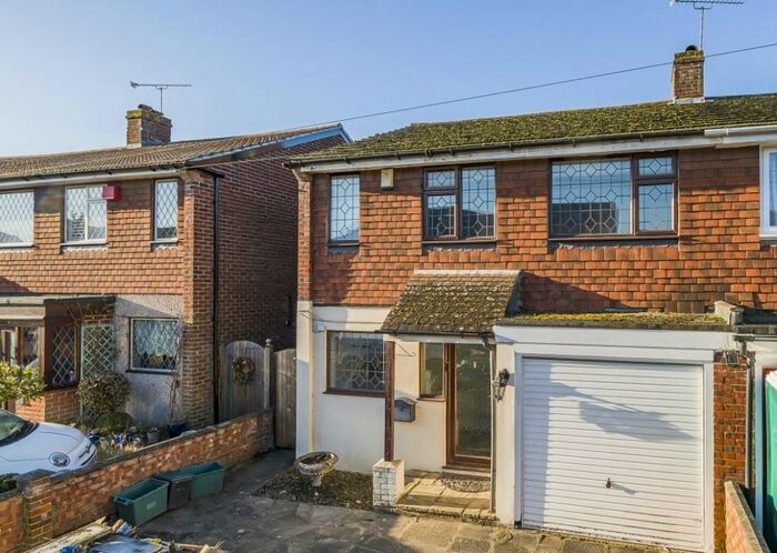 3 Bedroom Semi-Detached House To Rent In Princes Plain Bromley, BR2