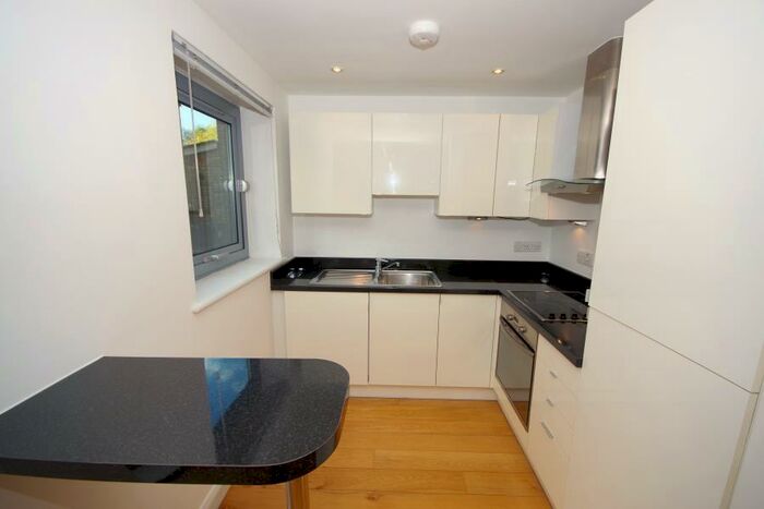 2 Bedroom Flat To Rent In Elmfield Road, East Finchley, N2