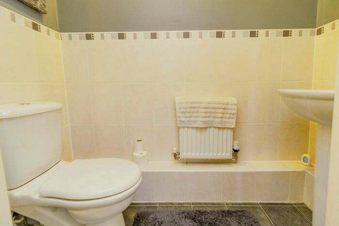 6 Bedroom Detached House For Sale In Kingswear Drive, Milton Keynes, MK10