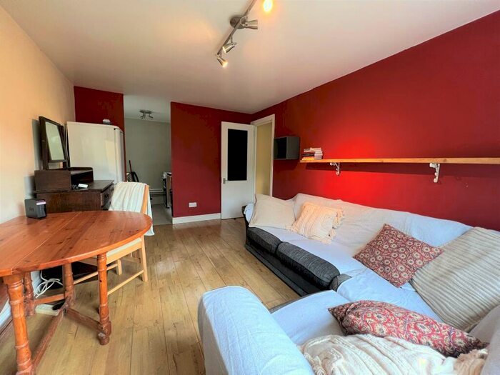 1 Bedroom Flat To Rent In Long Ford Close, Oxford, OX1