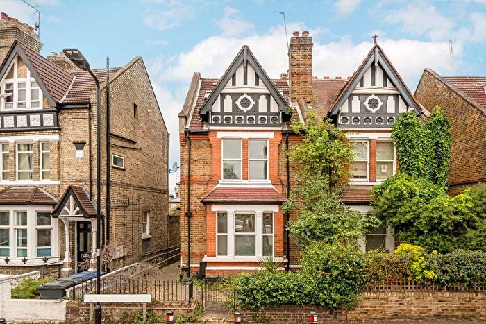 3 Bedroom Flat For Sale In Broughton Road, Ealing, W13