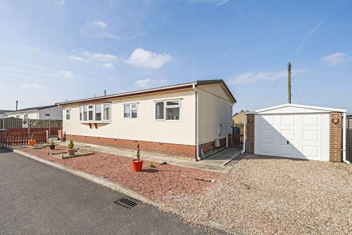 2 Bedroom Mobile/park Home For Sale In Kirkstead Bridge Park, Martin Dales, Woodhall Spa, LN10