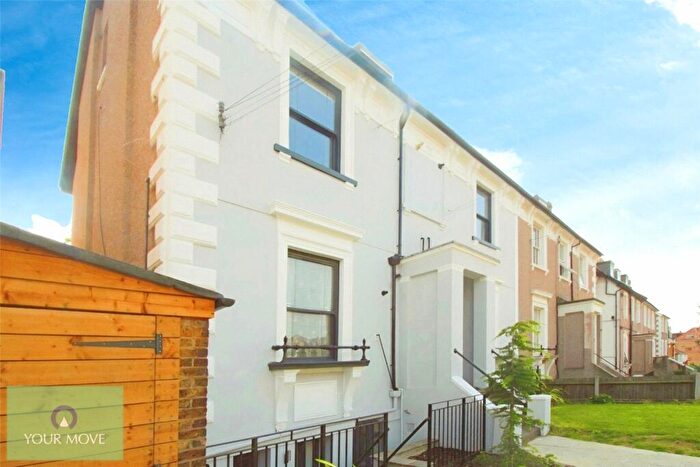 2 Bedroom Flat To Rent In Holmesdale Road, London, SE25