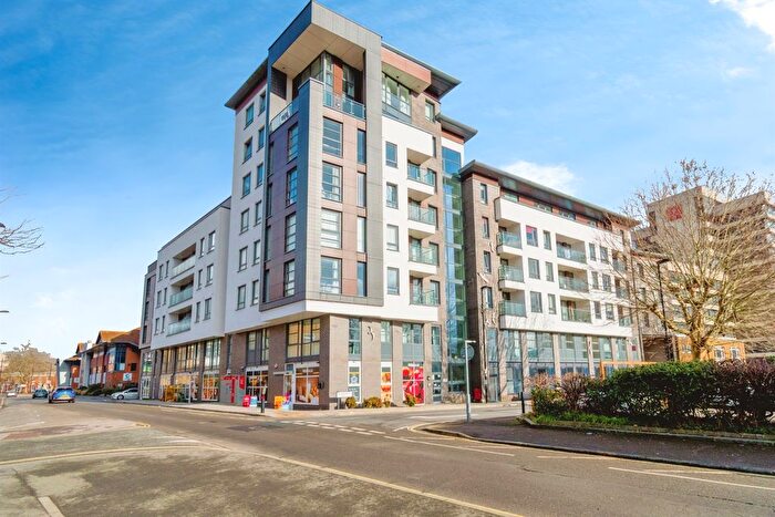 2 Bedroom Flat For Sale In College Street, Southampton, SO14