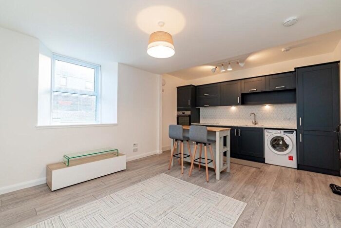 2 Bedroom Flat To Rent In Park Street, City Centre, Aberdeen, AB24