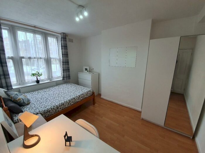 2 Bedroom Flat To Rent In Queens Crescent, London, NW5