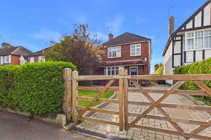 4 Bedroom Detached House For Sale In Chelmerton Avenue, Chelmsford, CM2