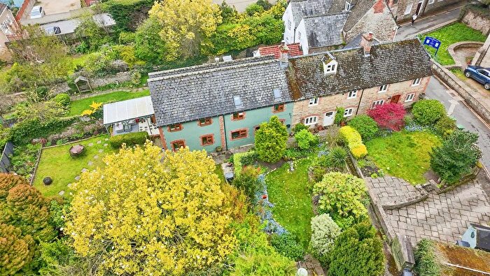 3 Bedroom End Of Terrace House For Sale In Vicarage Lane, Highworth, Swindon, SN6