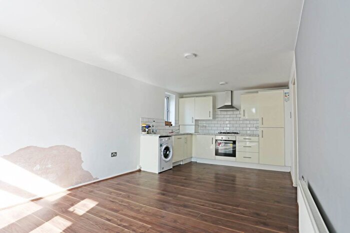 2 Bedroom Flat To Rent In Bedwell Court, Romford, RM6