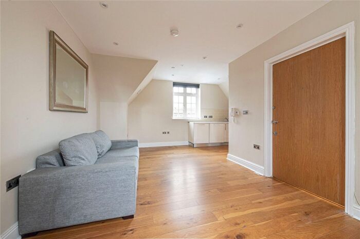 2 Bedroom Flat For Sale In Augustus Road, SW19