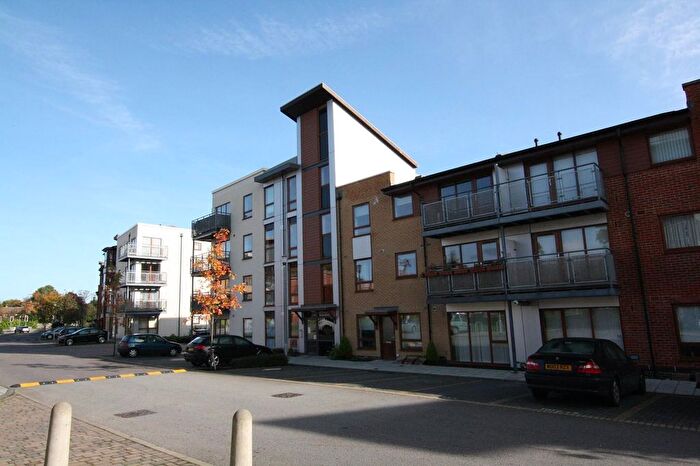 2 Bedroom Flat To Rent In Rampling Court, Commonwealth Drive, Three Bridges, Crawley, West Sussex., RH10