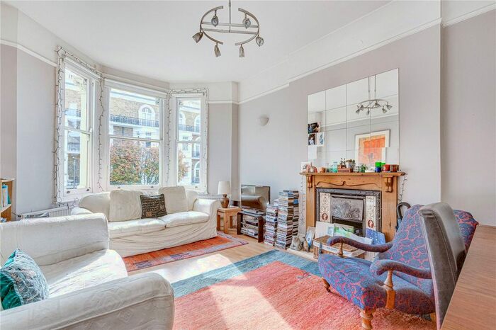 2 Bedroom Flat To Rent In Sisters Avenue, Clapham Common, SW11