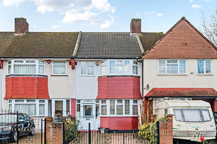 3 Bedroom Terraced House For Sale In Longhill Road, London, SE6