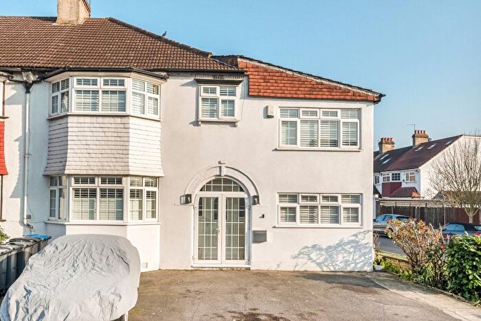 4 Bedroom Semi Detached House For Sale In Briar Avenue, Streatham, London, SW16