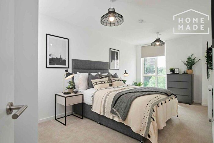 2 Bedroom Flat To Rent In The Headline, LS1