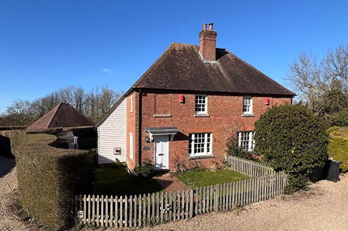 3 Bedroom Cottage For Sale In Wootton Drive, Petham, CT4
