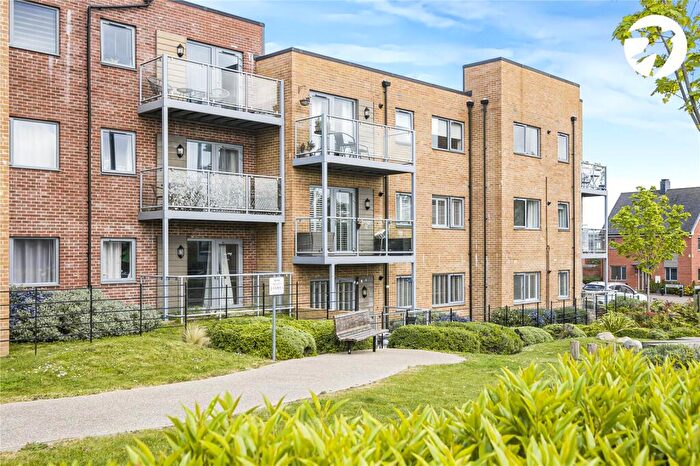 2 Bedroom Flat For Sale In Discovery Drive, Swanley, Kent, BR8
