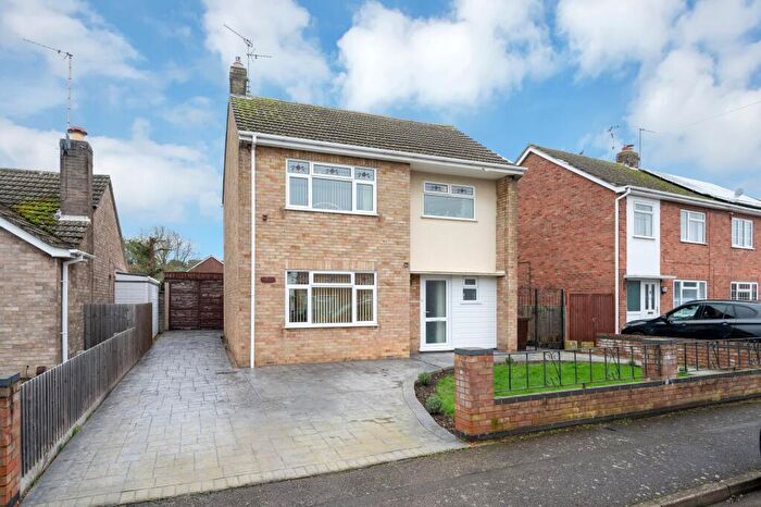 3 Bedroom Detached House For Sale In Pennine Way, Gunthorpe, Peterborough, PE4