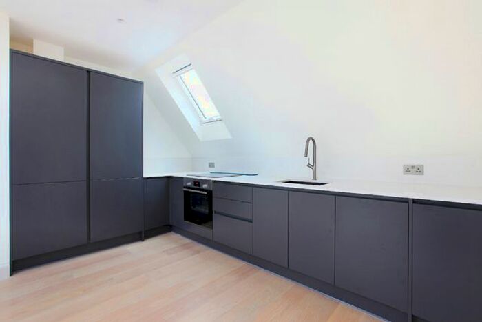2 Bedroom Flat To Rent In Alderbrook Road, Clapham South, London, SW12