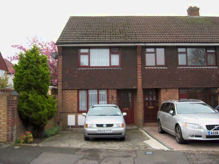 2 Bedroom House To Rent In Mallard Drive, Cippenham, SL1