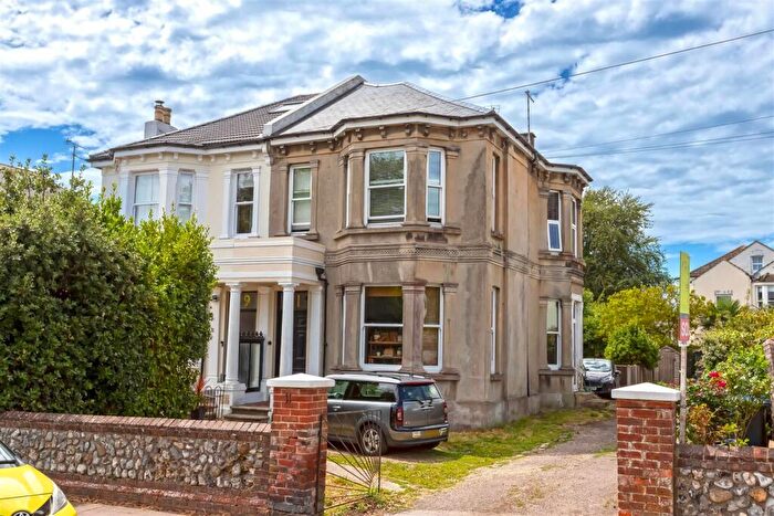 2 Bedroom Flat For Sale In Tennyson Road, Worthing, BN11