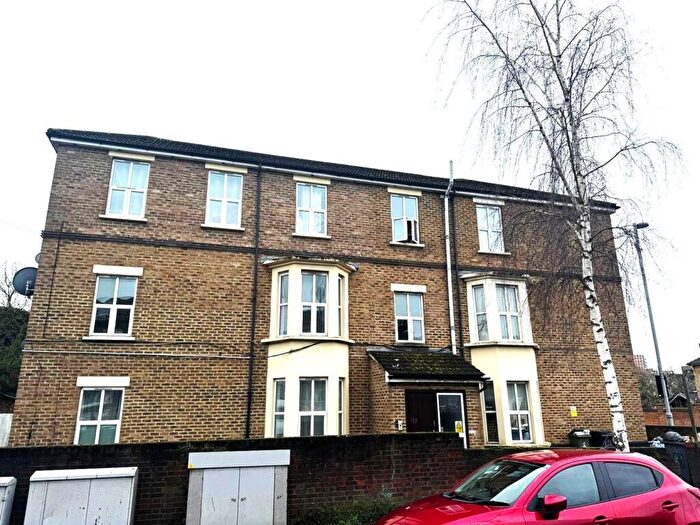 2 Bedroom Apartment To Rent In Grange Park Road, Leyton, E10