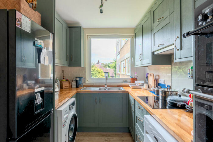 2 Bedroom Flat To Rent In London, SE19