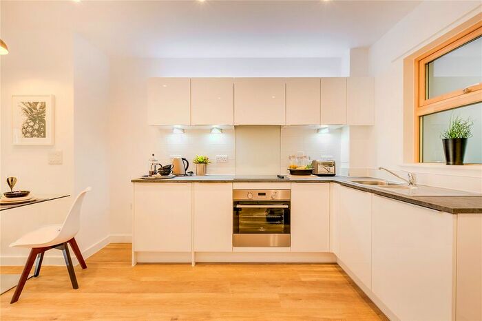 1 Bedroom Flat To Rent In Gorleston Street, West Kensington, London, W14