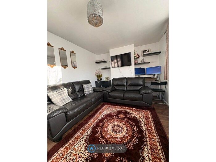 2 Bedroom Semi-Detached House To Rent In Usk Road, Reading, RG30