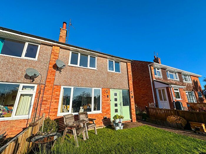 3 Bedroom Semi-Detached House For Sale In Crufts Meadow, Creech St. Michael, Taunton, TA3