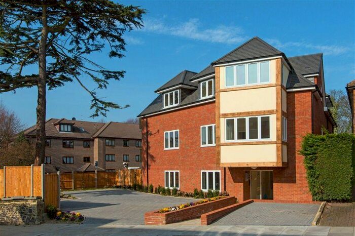 3 Bedroom Flat To Rent In Fitzalan Road, Finchley Central, N3