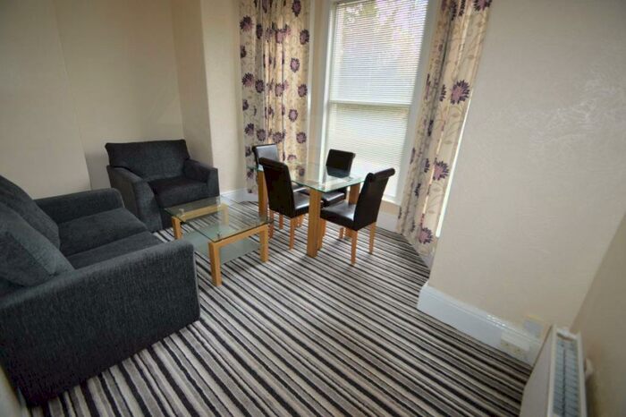 2 Bedroom Flat To Rent In Palatine Road, Manchester, M20