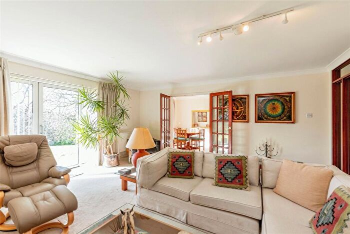 2 Bedroom Flat For Sale In Knoll Hill, Bristol, BS9