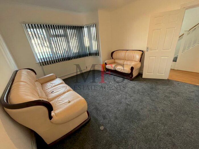 6 Bedroom Terraced House To Rent In The Heights, Northolt, UB5