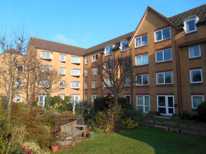 1 Bedroom Flat To Rent In Cassio Road, Watford, WD18