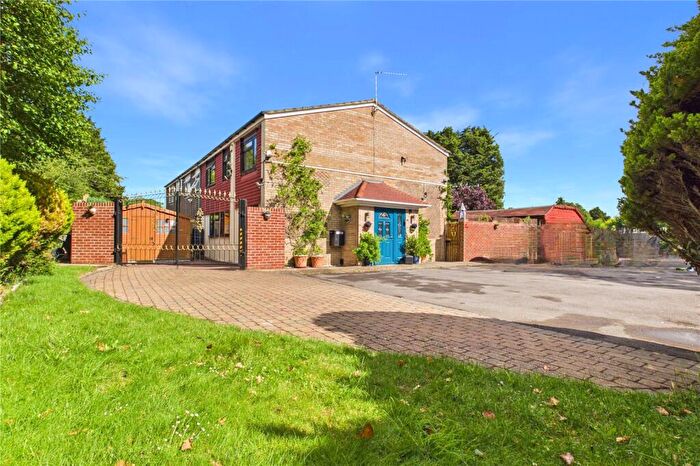 4 Bedroom End Of Terrace House For Sale In Lambfields, Theale, Reading, Berkshire, RG7