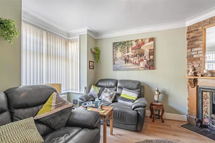 3 Bedroom End Of Terrace House For Sale In Colebrook Avenue, Portsmouth, PO3