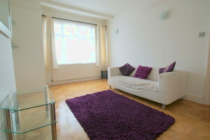 2 Bedroom Maisonette To Rent In Colney Hatch Lane, London, N10